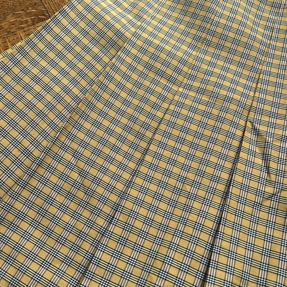 Aritzia Sunday Best Olive Skirt - Picture 3 of 5